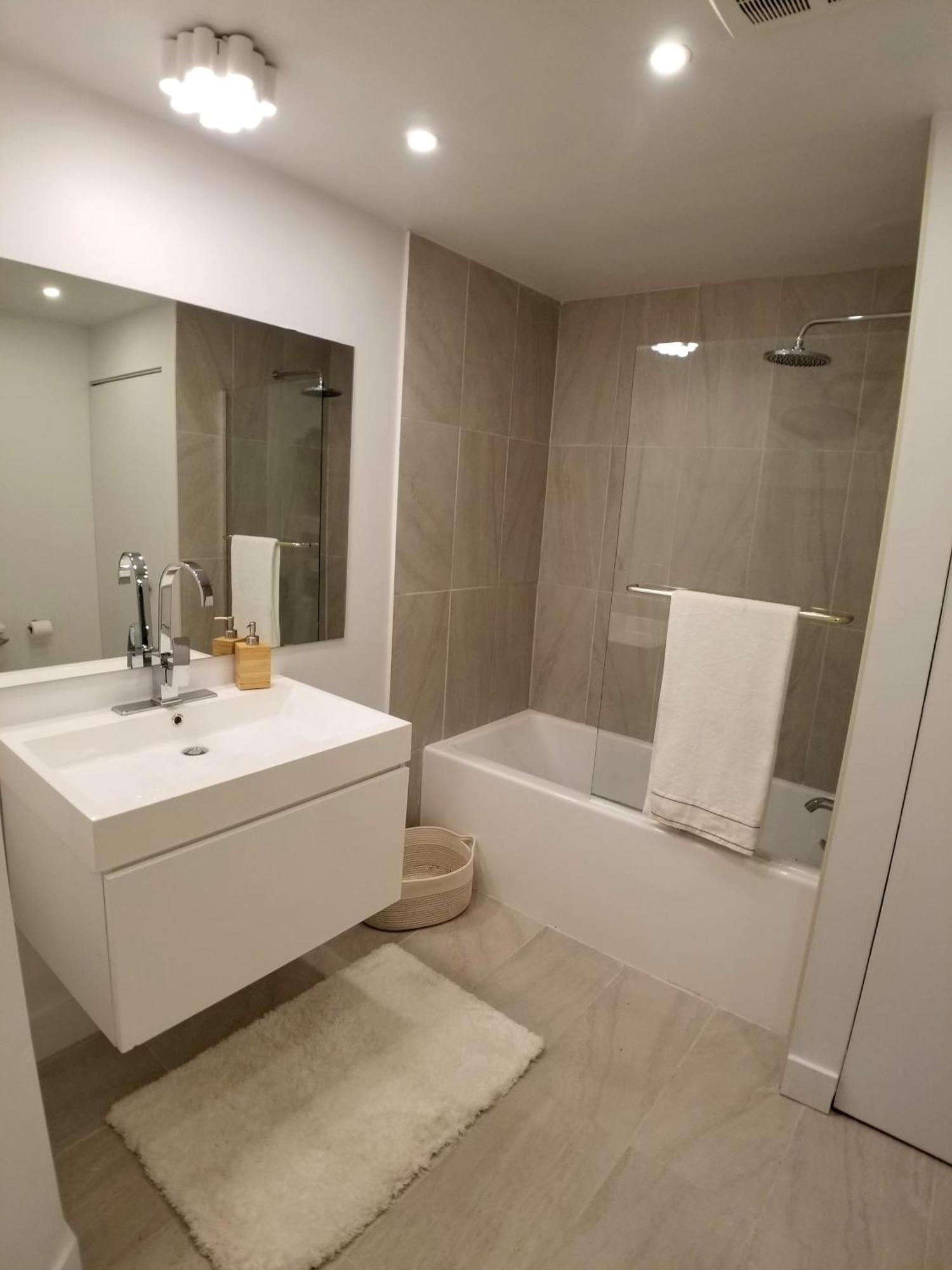 Apartment 3 Bedroom Near Olympic Stadium *